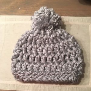 Chunky yarn crochet pompom slouchy beanie.